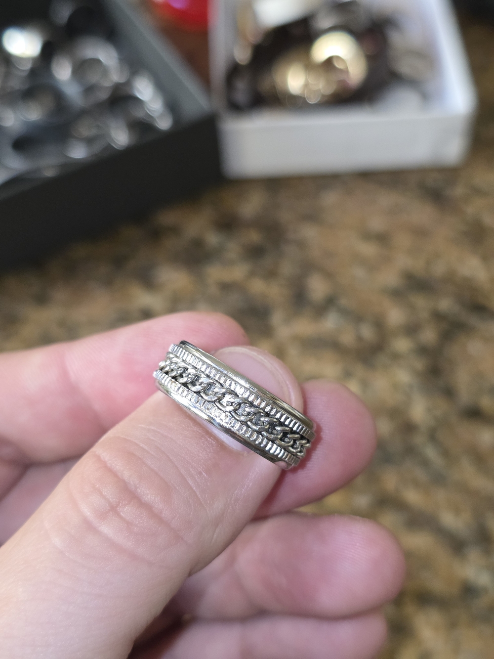 Chain DetaIiled Ridged Ring